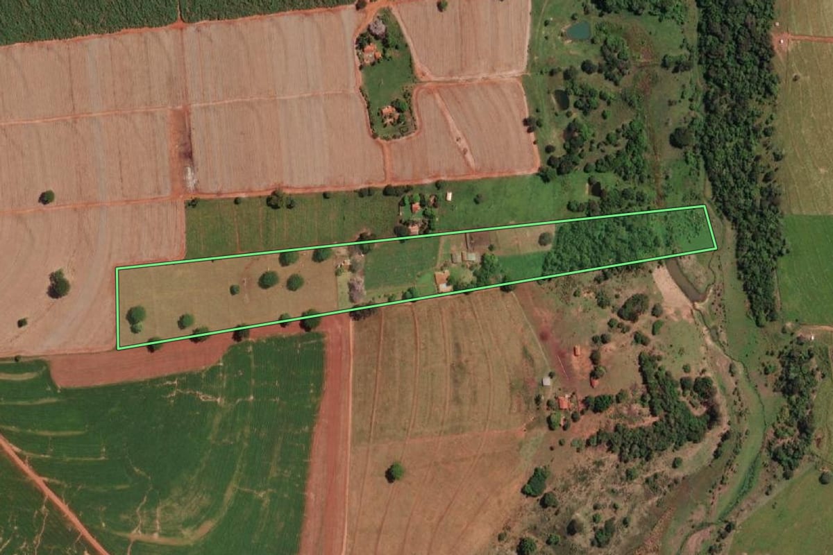 Imagem de satélite do imóvel rural em Bady Bassitt (SP), com o contorno declarado no CAR desenhado por cima.