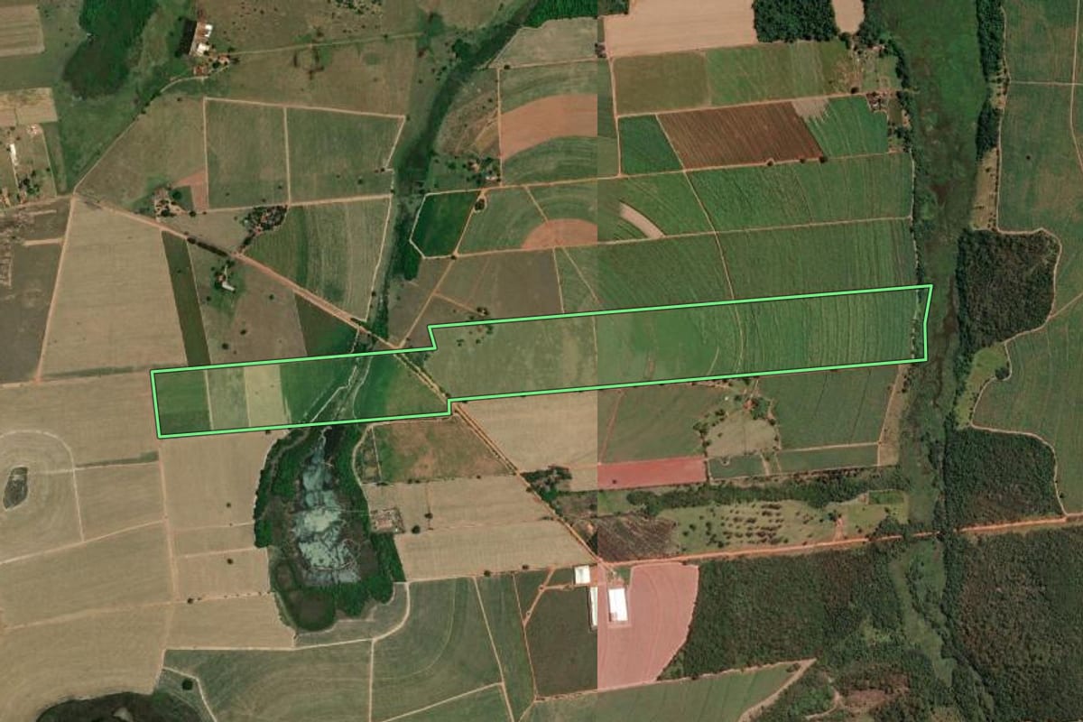 Imagem de satélite do imóvel rural em Barbosa (SP), com o contorno declarado no CAR desenhado por cima.