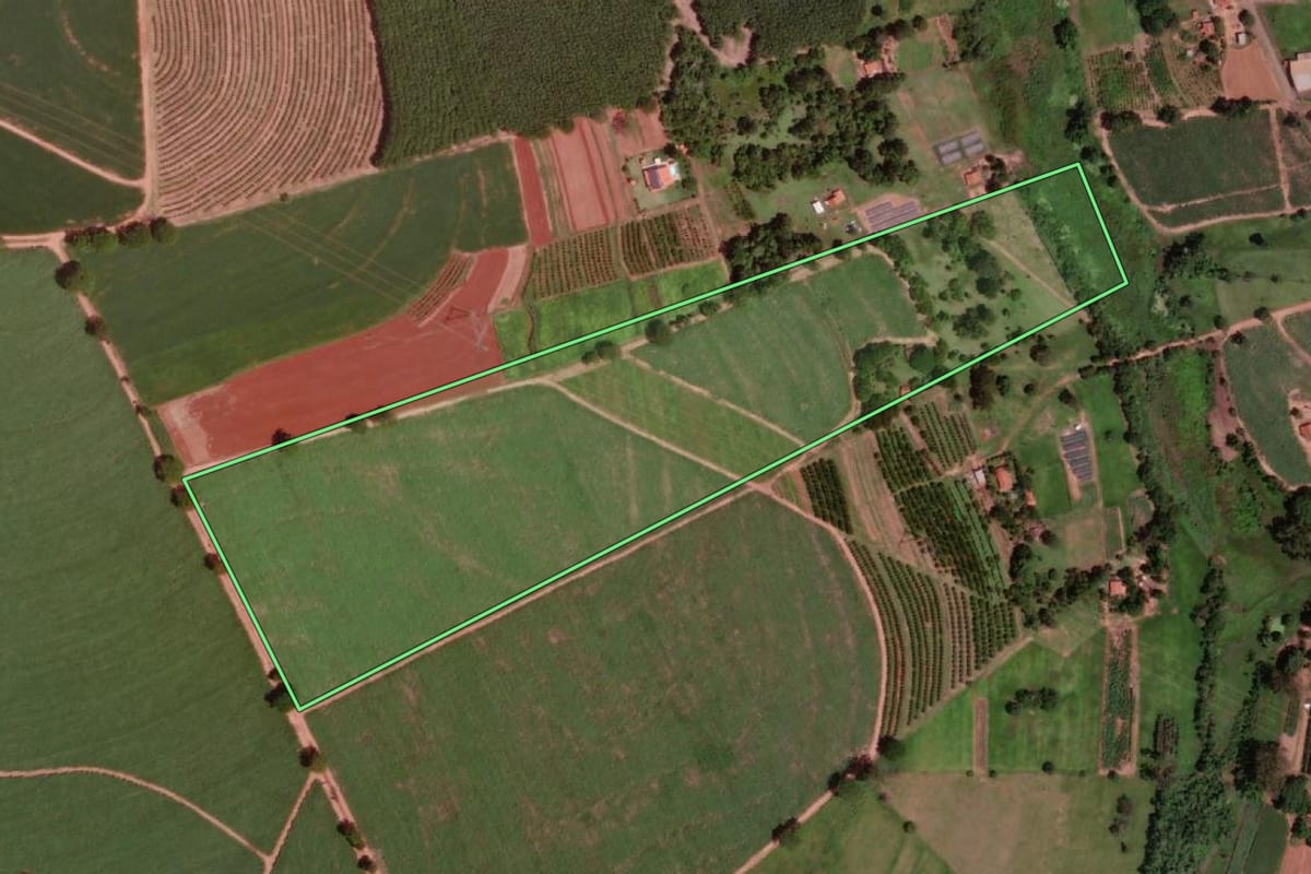 Imagem de satélite do imóvel rural em Barretos (SP), com o contorno declarado no CAR desenhado por cima.