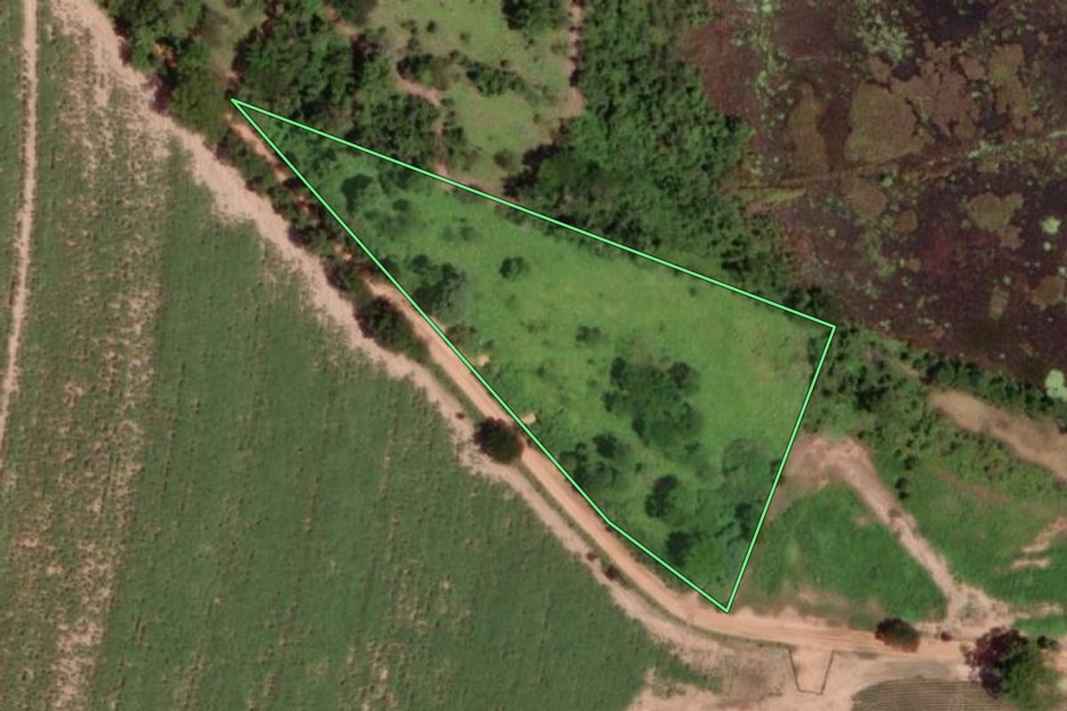 Imagem de satélite do imóvel rural em Barretos (SP), com o contorno declarado no CAR desenhado por cima.