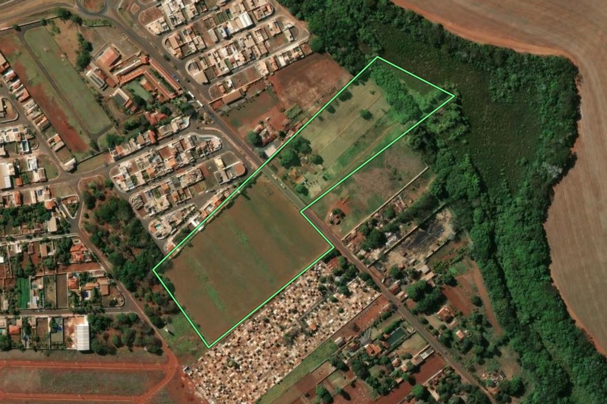 Imagem de satélite do imóvel rural em Barrinha (SP), com o contorno declarado no CAR desenhado por cima.