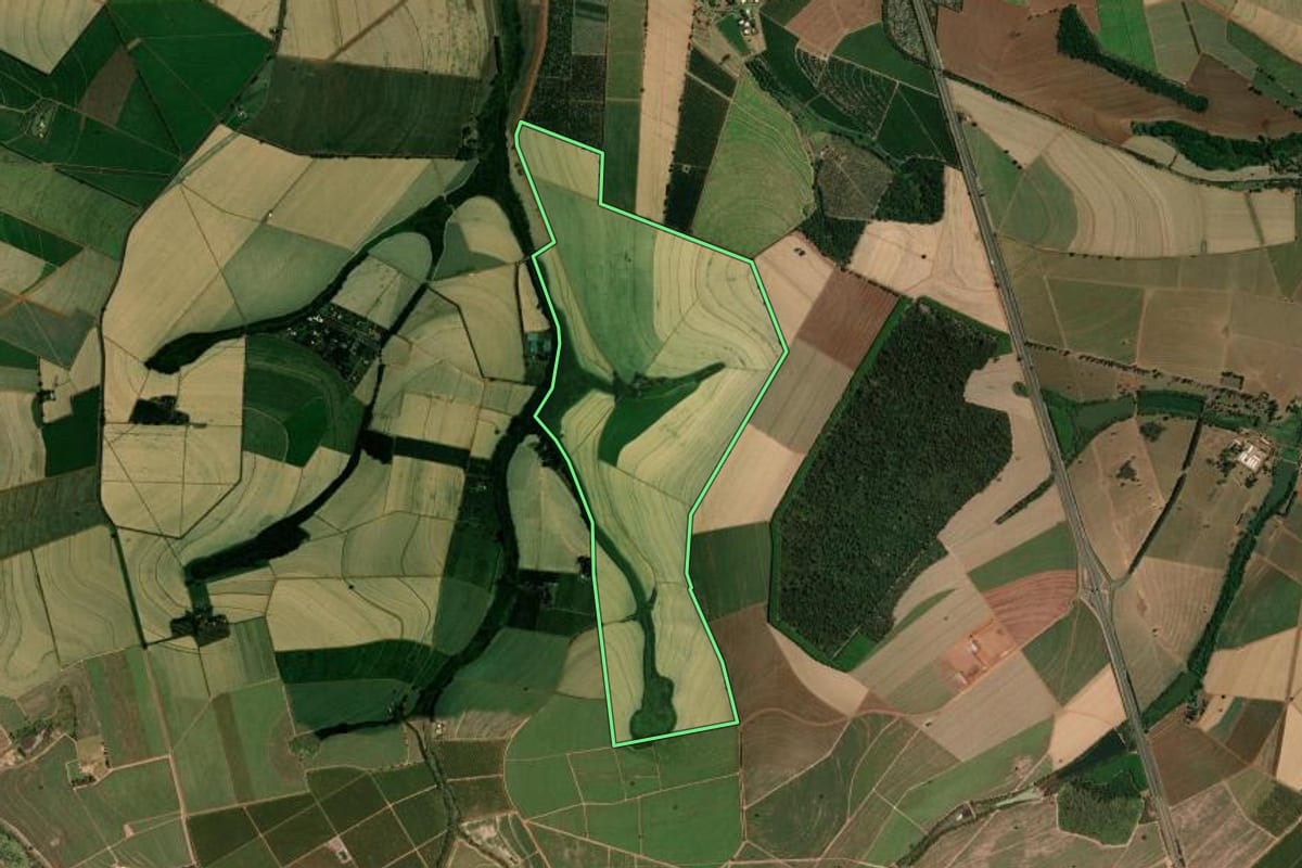 Imagem de satélite do imóvel rural em Bebedouro (SP), com o contorno declarado no CAR desenhado por cima.