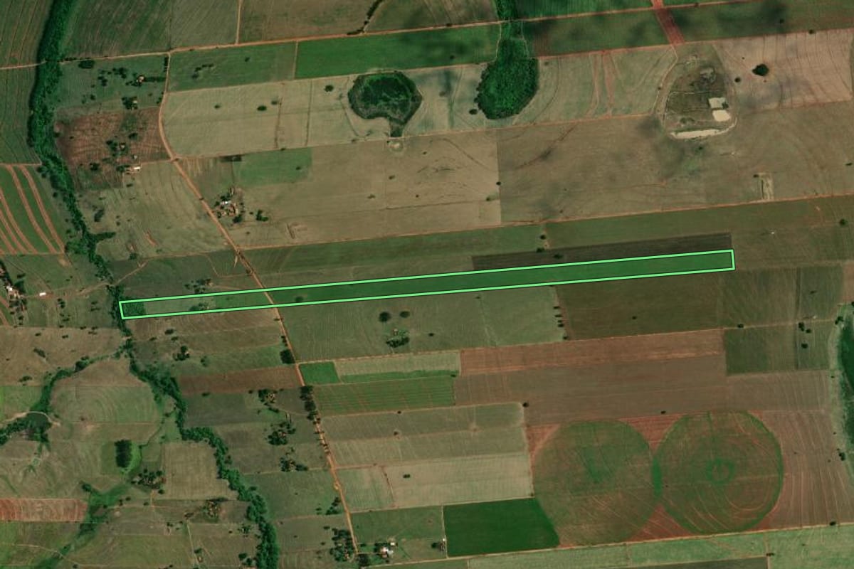 Imagem de satélite do imóvel rural em Birigui (SP), com o contorno declarado no CAR desenhado por cima.
