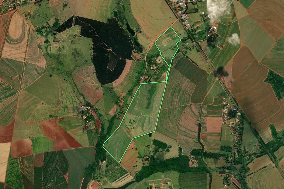 Imagem de satélite do imóvel rural em Bocaina (SP), com o contorno declarado no CAR desenhado por cima.