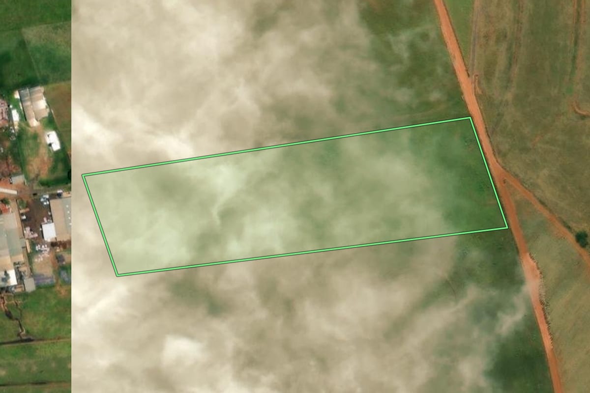Imagem de satélite do imóvel rural em Bocaina (SP), com o contorno declarado no CAR desenhado por cima.