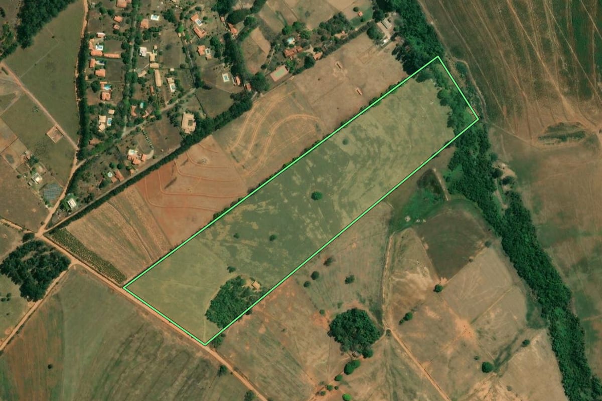 Imagem de satélite do imóvel rural em Boituva (SP), com o contorno declarado no CAR desenhado por cima.