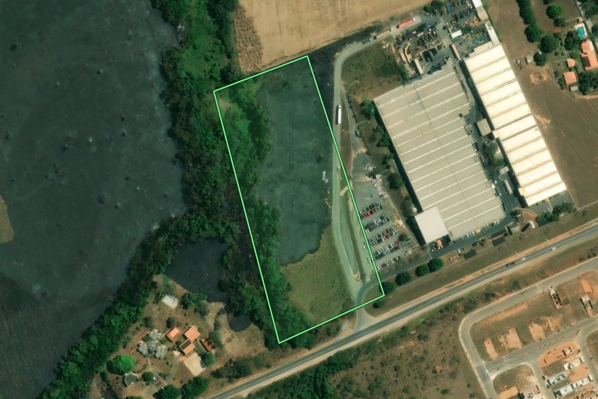 Imagem de satélite do imóvel rural em Boituva (SP), com o contorno declarado no CAR desenhado por cima.