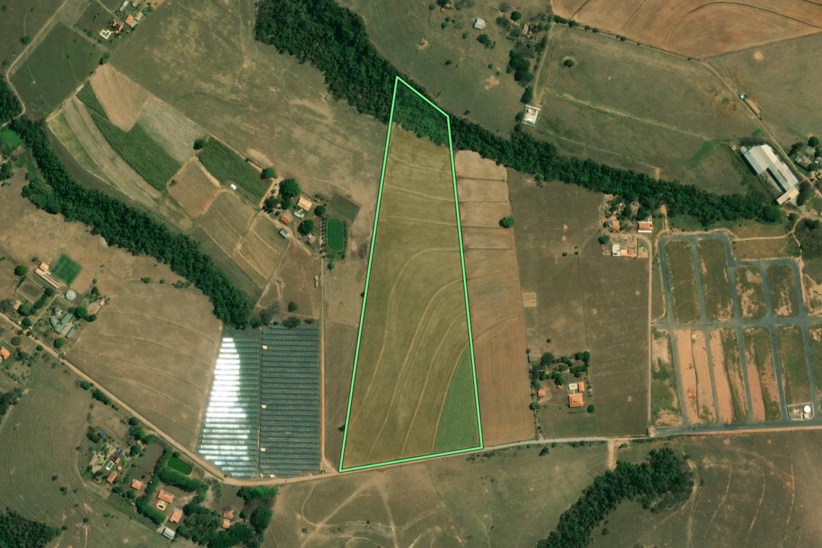 Imagem de satélite do imóvel rural em Boituva (SP), com o contorno declarado no CAR desenhado por cima.