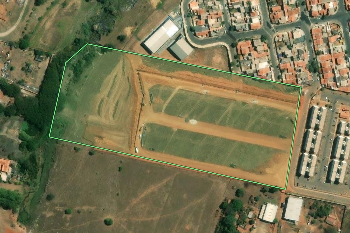 Imagem de satélite do imóvel rural em Boituva (SP), com o contorno declarado no CAR desenhado por cima.