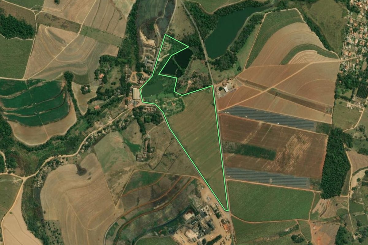 Imagem de satélite do imóvel rural em Boituva (SP), com o contorno declarado no CAR desenhado por cima.