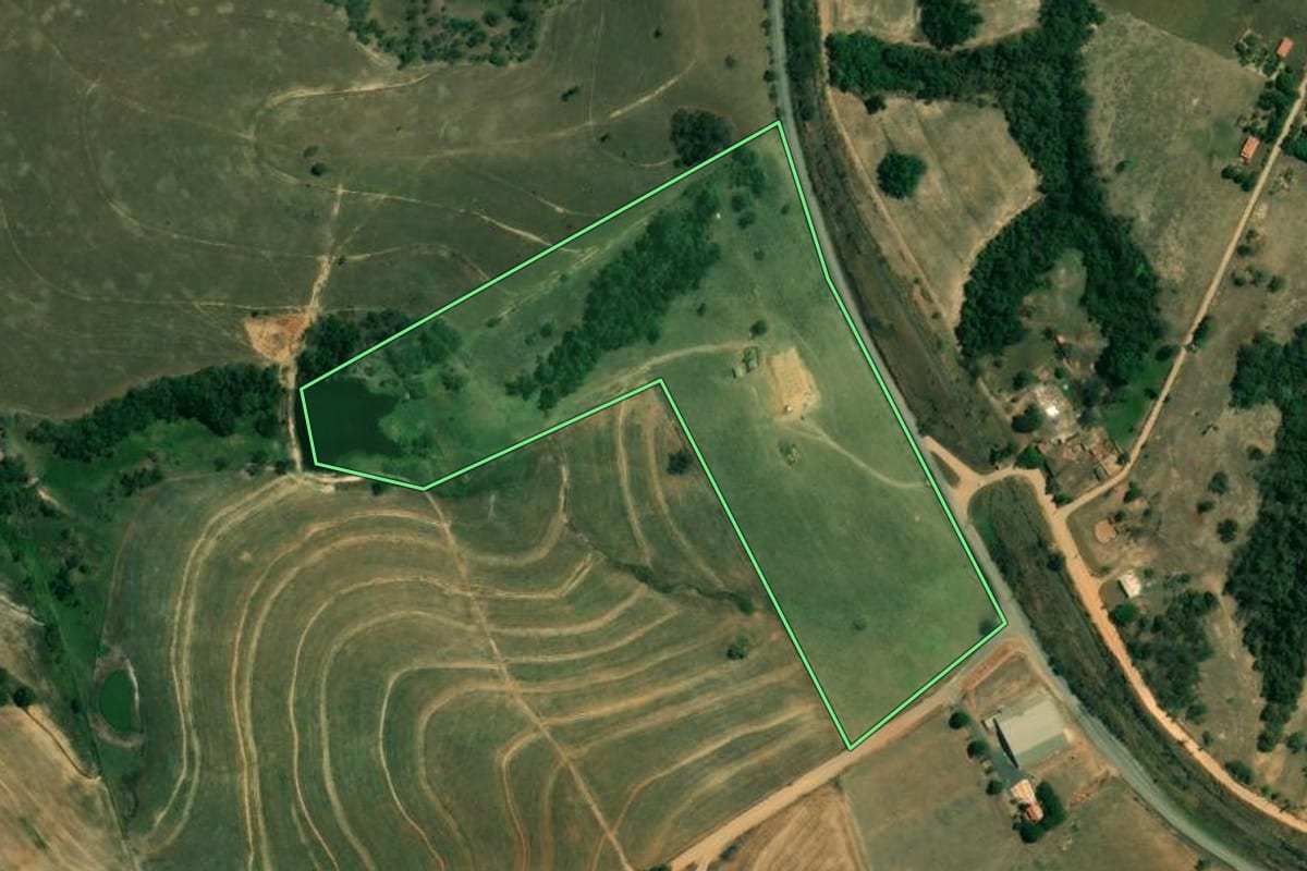 Imagem de satélite do imóvel rural em Boituva (SP), com o contorno declarado no CAR desenhado por cima.