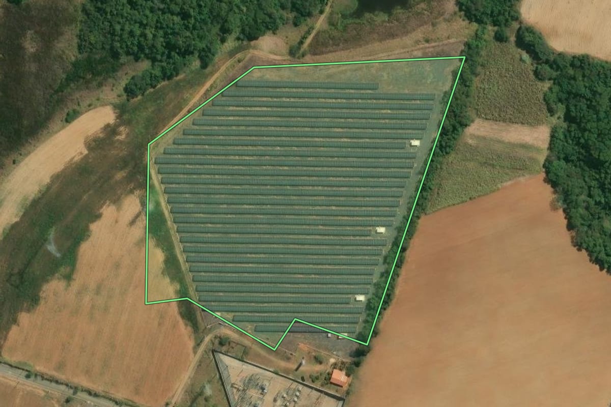 Imagem de satélite do imóvel rural em Boituva (SP), com o contorno declarado no CAR desenhado por cima.