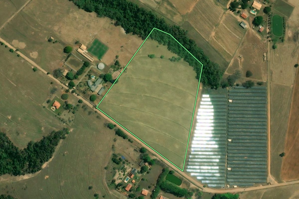 Imagem de satélite do imóvel rural em Boituva (SP), com o contorno declarado no CAR desenhado por cima.
