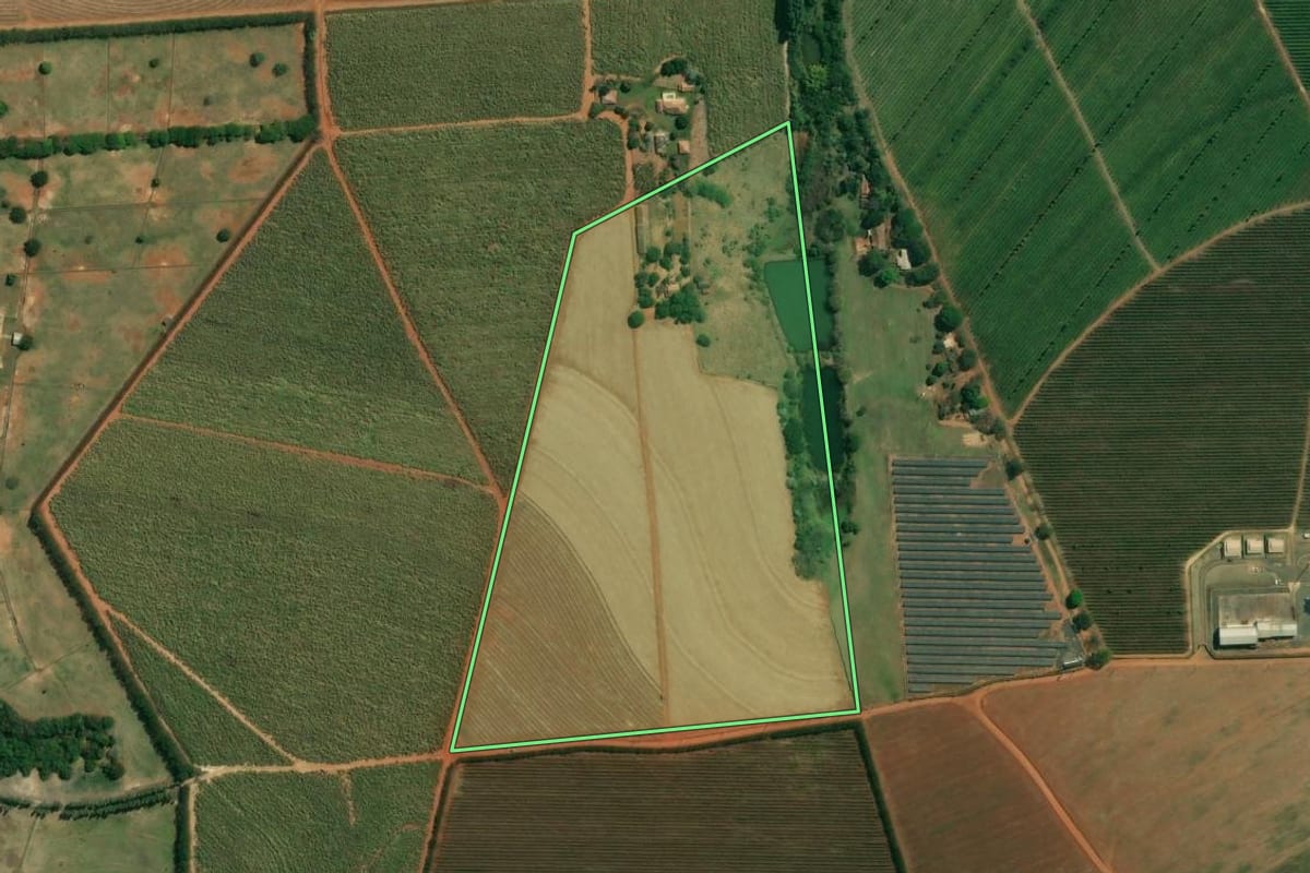 Imagem de satélite do imóvel rural em Boituva (SP), com o contorno declarado no CAR desenhado por cima.