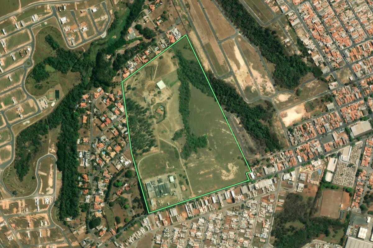 Imagem de satélite do imóvel rural em Boituva (SP), com o contorno declarado no CAR desenhado por cima.