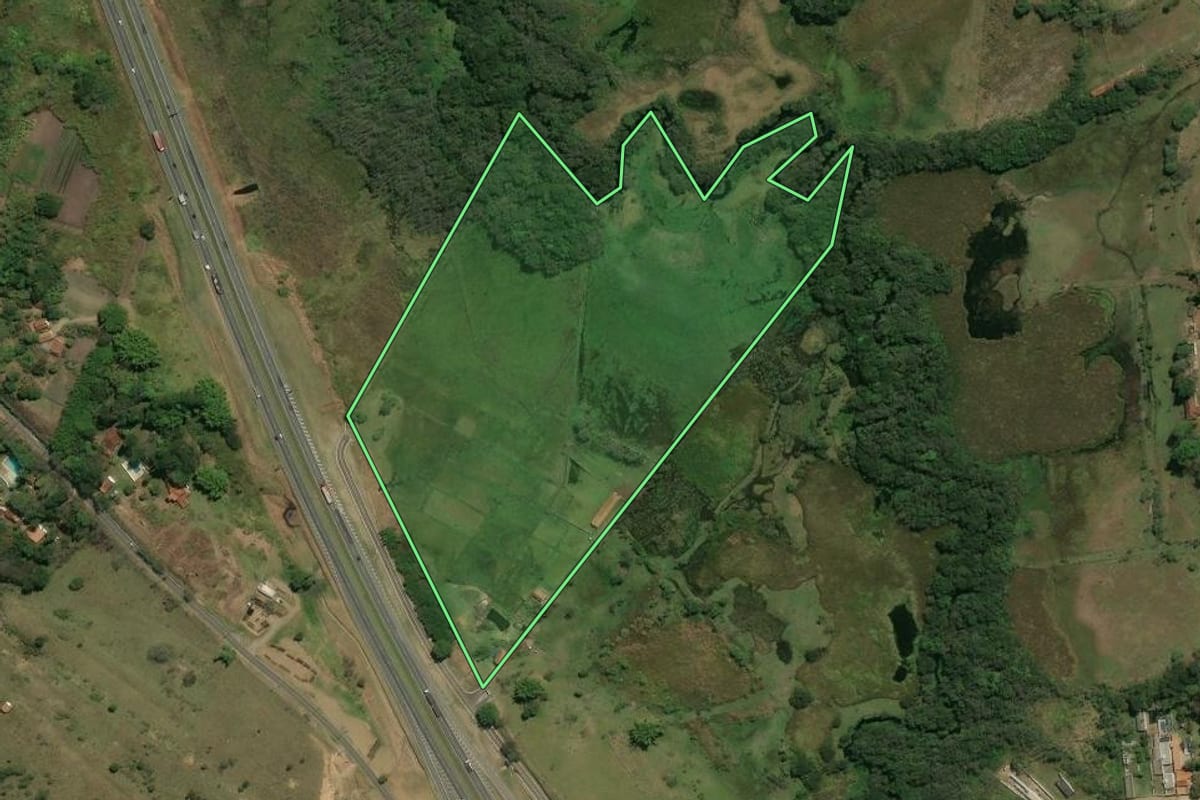 Imagem de satélite do imóvel rural em Bom Jesus dos Perdões (SP), com o contorno declarado no CAR desenhado por cima.