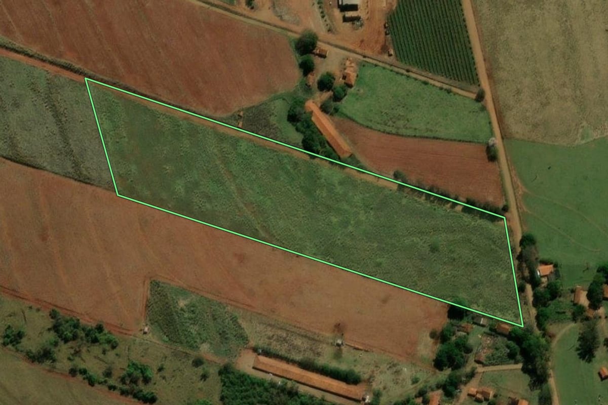 Imagem de satélite do imóvel rural em Boracéia (SP), com o contorno declarado no CAR desenhado por cima.