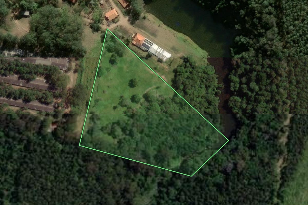 Imagem de satélite do imóvel rural em Cabreúva (SP), com o contorno declarado no CAR desenhado por cima.