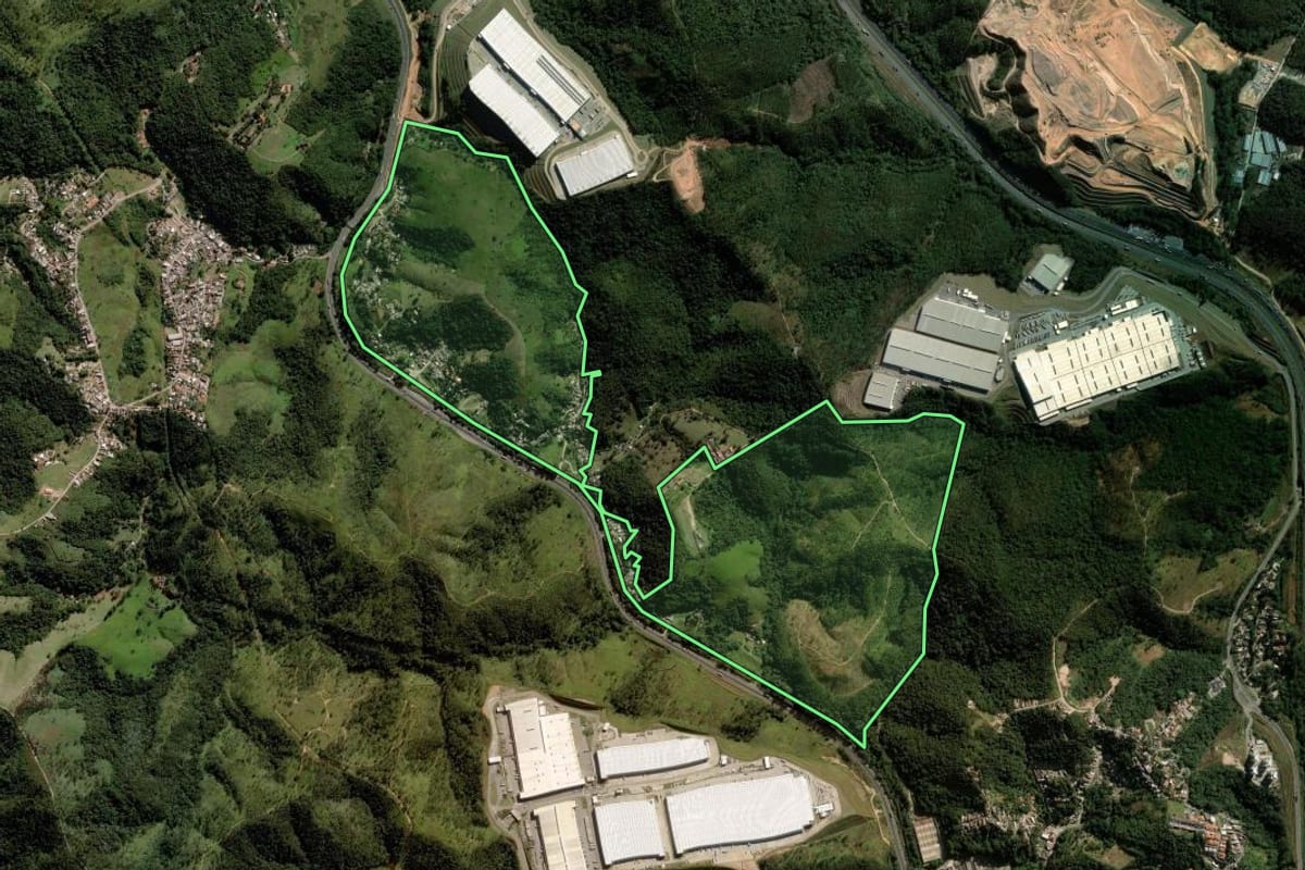 Imagem de satélite do imóvel rural em Cajamar (SP), com o contorno declarado no CAR desenhado por cima.