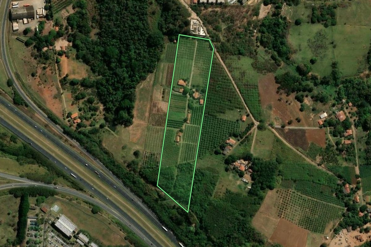 Imagem de satélite do imóvel rural em Campinas (SP), com o contorno declarado no CAR desenhado por cima.
