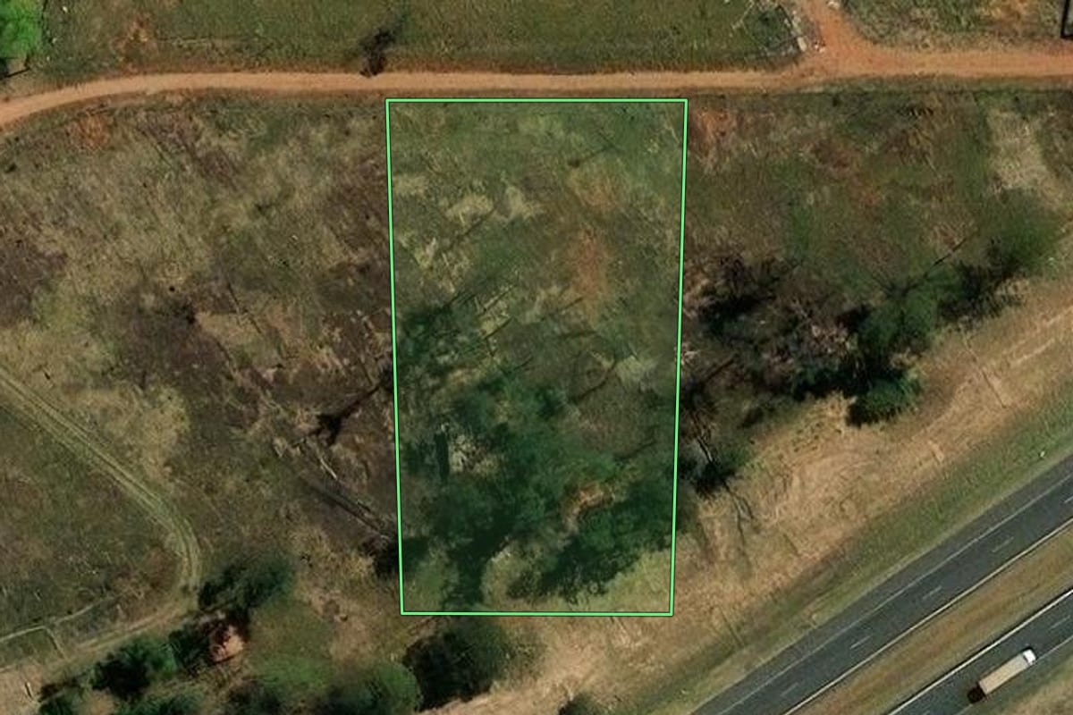 Imagem de satélite do imóvel rural em Campinas (SP), com o contorno declarado no CAR desenhado por cima.