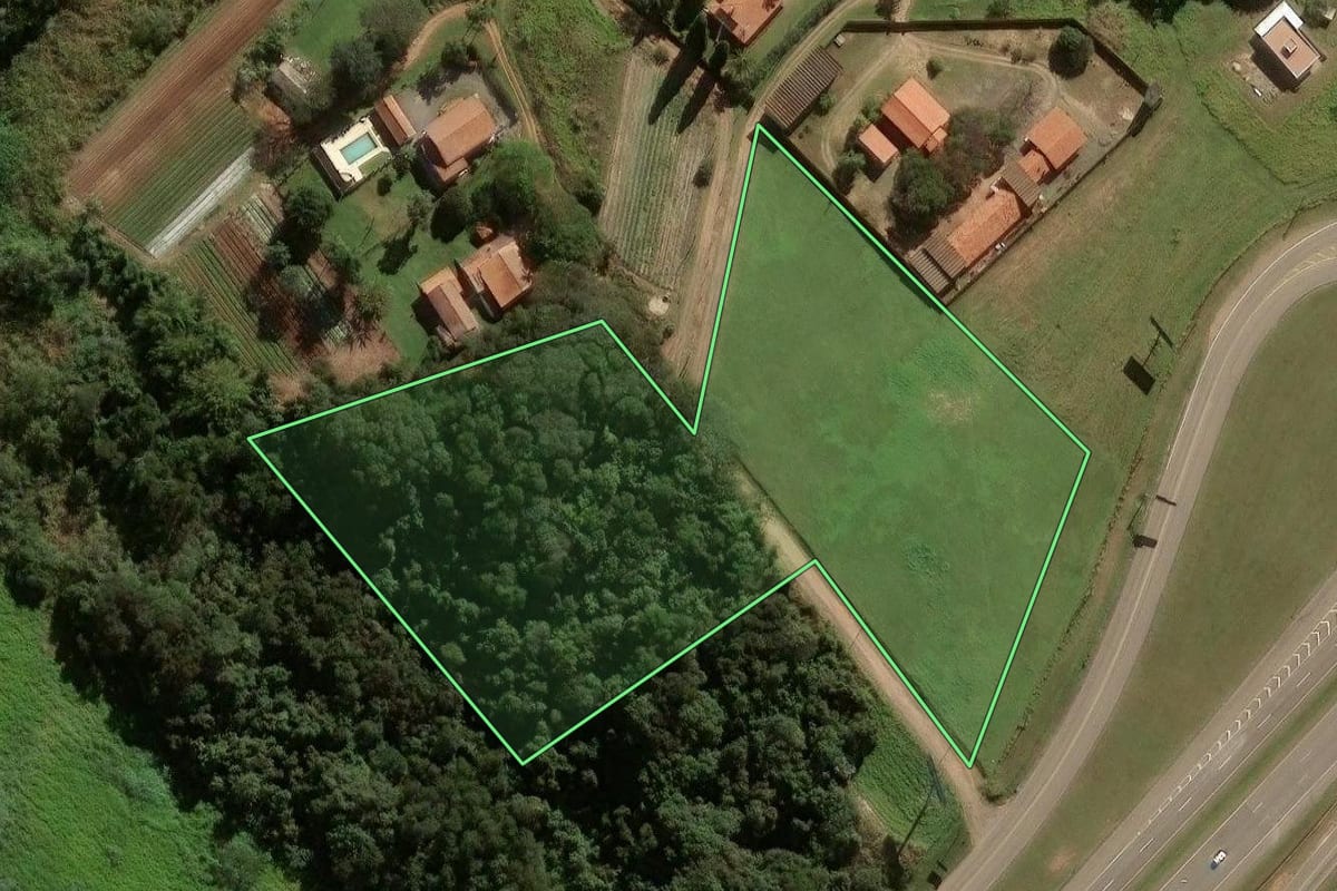 Imagem de satélite do imóvel rural em Campinas (SP), com o contorno declarado no CAR desenhado por cima.