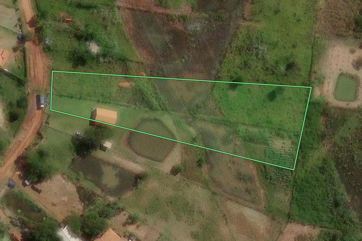 Imagem de satélite do imóvel rural em Campinas (SP), com o contorno declarado no CAR desenhado por cima.