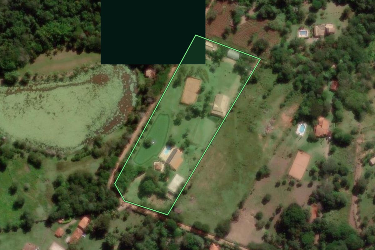 Imagem de satélite do imóvel rural em Campinas (SP), com o contorno declarado no CAR desenhado por cima.