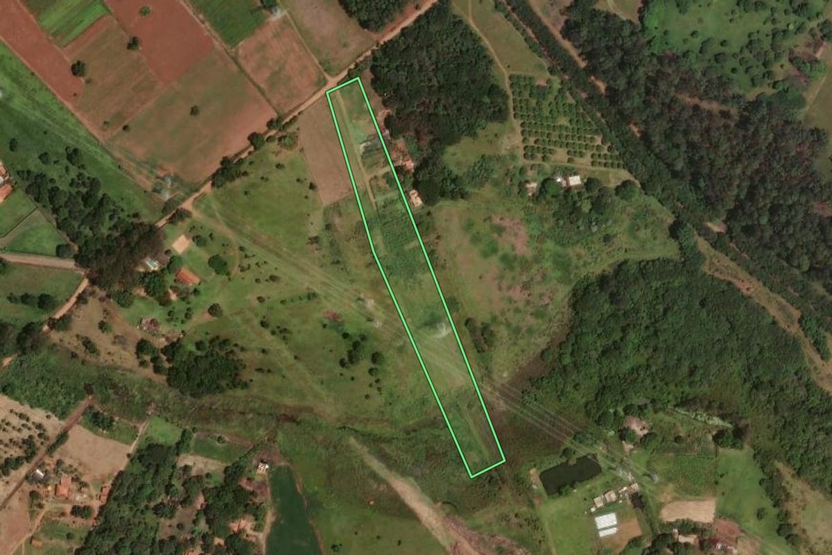 Imagem de satélite do imóvel rural em Campinas (SP), com o contorno declarado no CAR desenhado por cima.