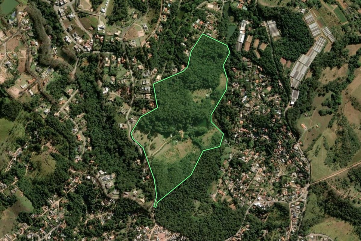 Imagem de satélite do imóvel rural em Campo Limpo Paulista (SP), com o contorno declarado no CAR desenhado por cima.