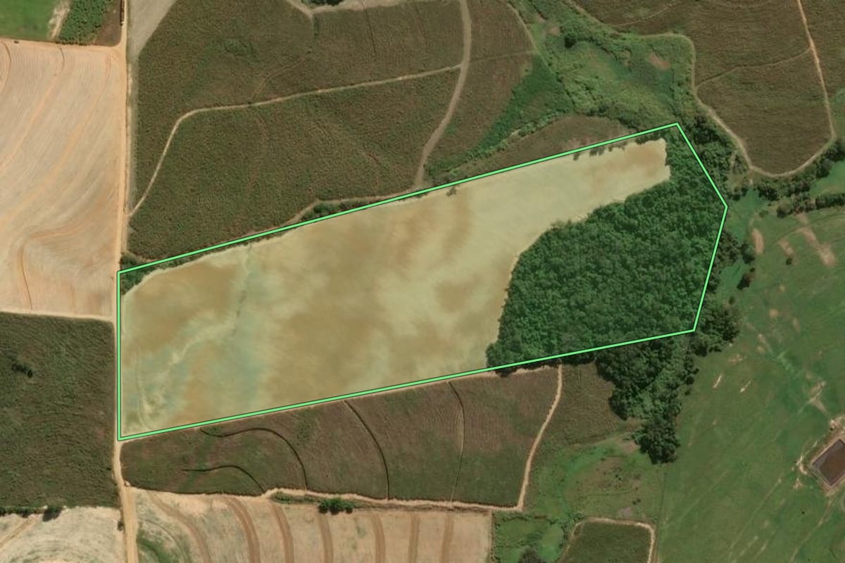 Imagem de satélite do imóvel rural em Capivari (SP), com o contorno declarado no CAR desenhado por cima.