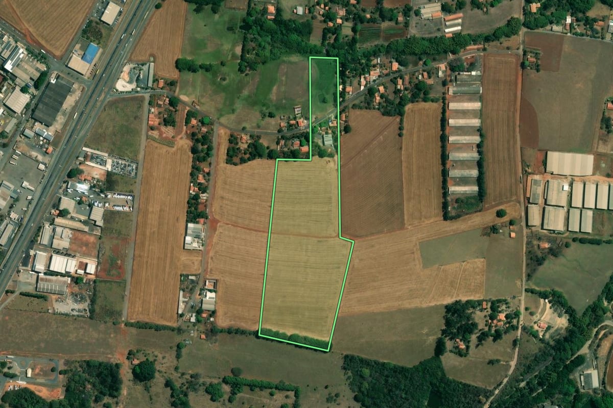 Imagem de satélite do imóvel rural em Cerquilho (SP), com o contorno declarado no CAR desenhado por cima.