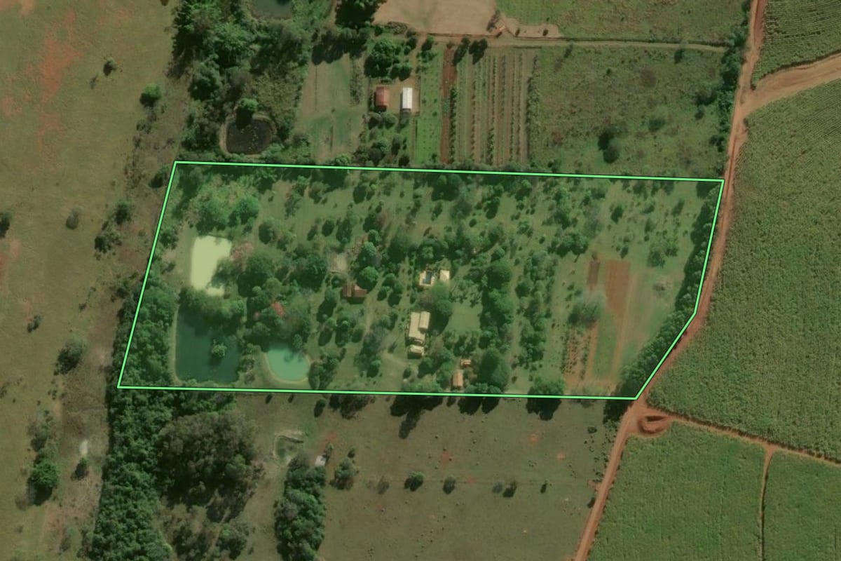 Imagem de satélite do imóvel rural em Cesário Lange (SP), com o contorno declarado no CAR desenhado por cima.