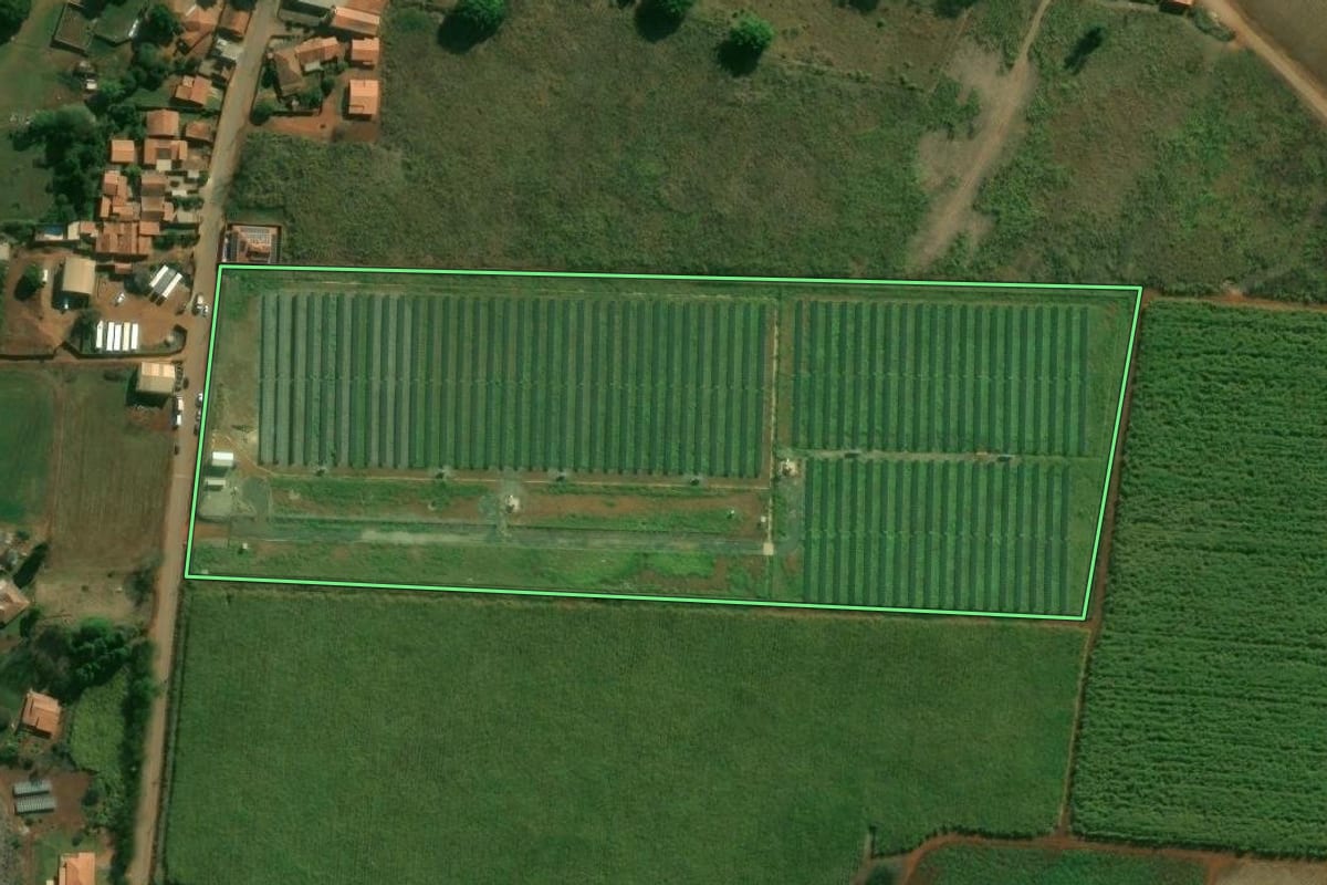 Imagem de satélite do imóvel rural em Cesário Lange (SP), com o contorno declarado no CAR desenhado por cima.
