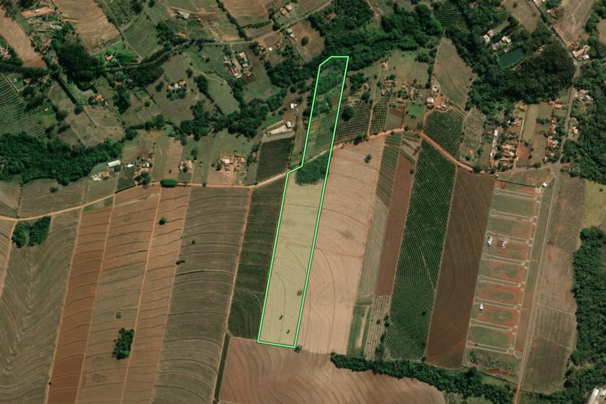 Imagem de satélite do imóvel rural em Conchal (SP), com o contorno declarado no CAR desenhado por cima.