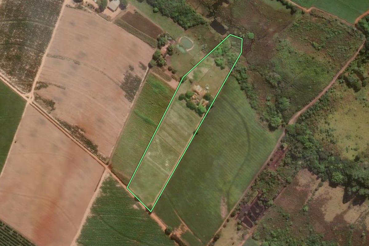 Imagem de satélite do imóvel rural em Conchal (SP), com o contorno declarado no CAR desenhado por cima.