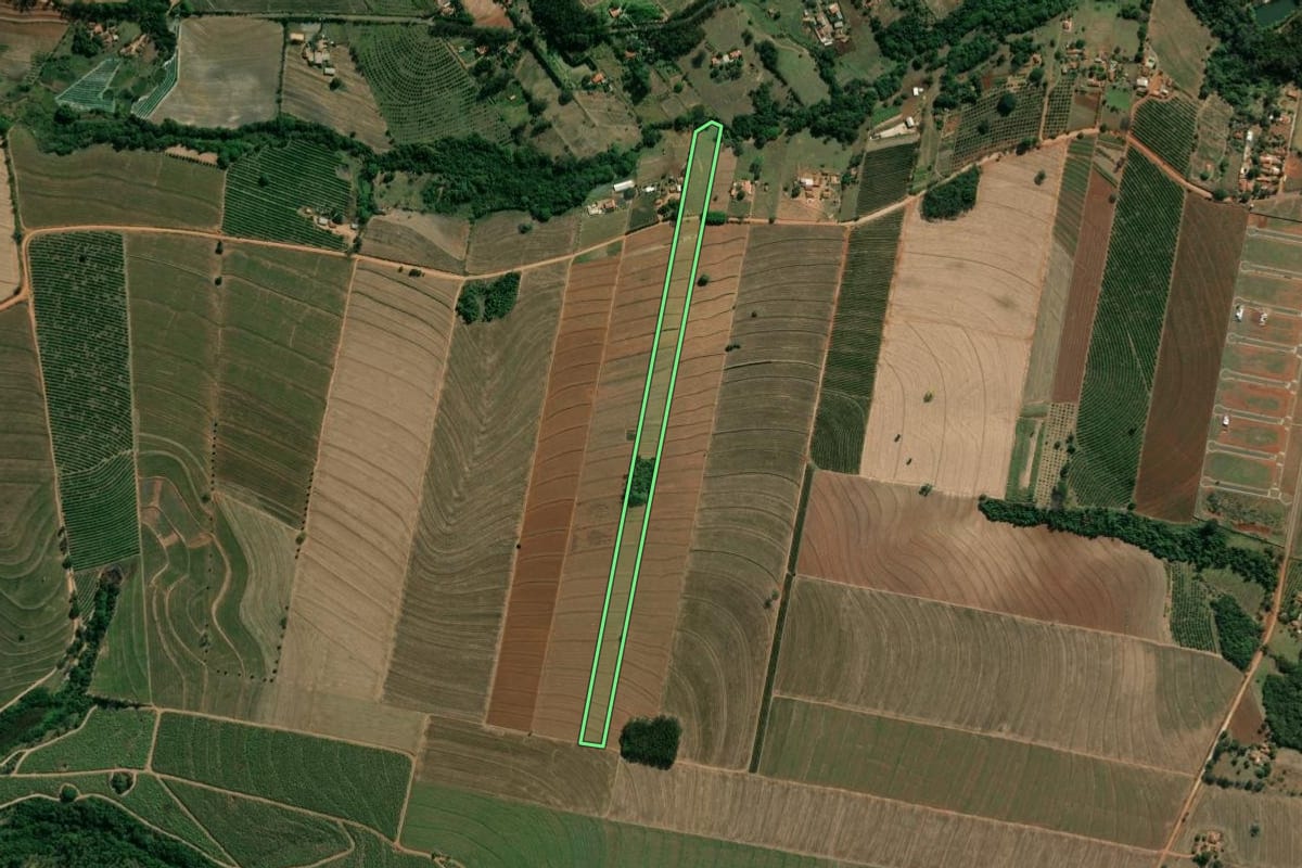 Imagem de satélite do imóvel rural em Conchal (SP), com o contorno declarado no CAR desenhado por cima.
