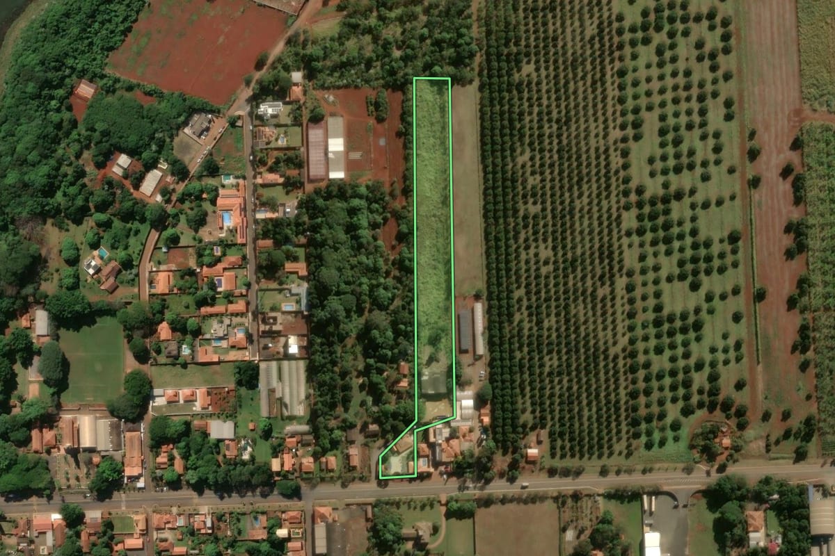Imagem de satélite do imóvel rural em Cordeirópolis (SP), com o contorno declarado no CAR desenhado por cima.