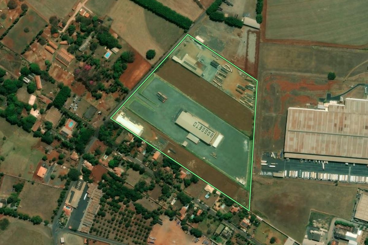 Imagem de satélite do imóvel rural em Cordeirópolis (SP), com o contorno declarado no CAR desenhado por cima.