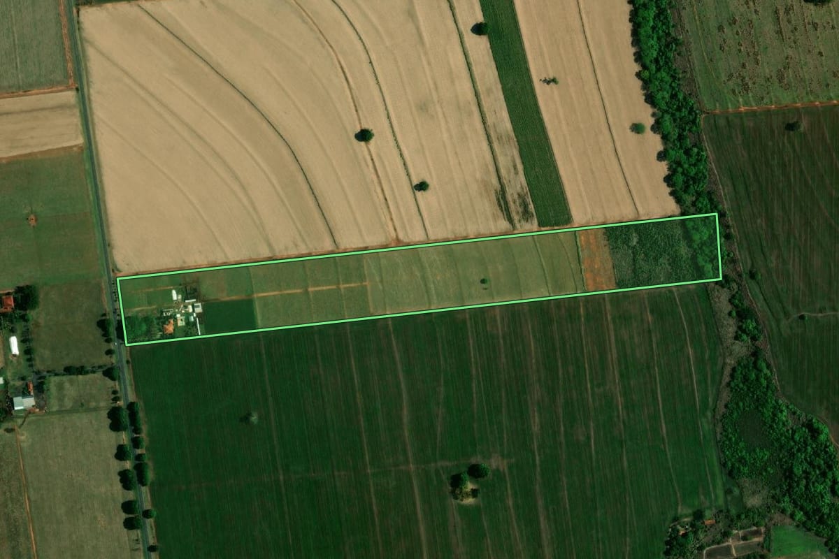 Imagem de satélite do imóvel rural em Coroados (SP), com o contorno declarado no CAR desenhado por cima.