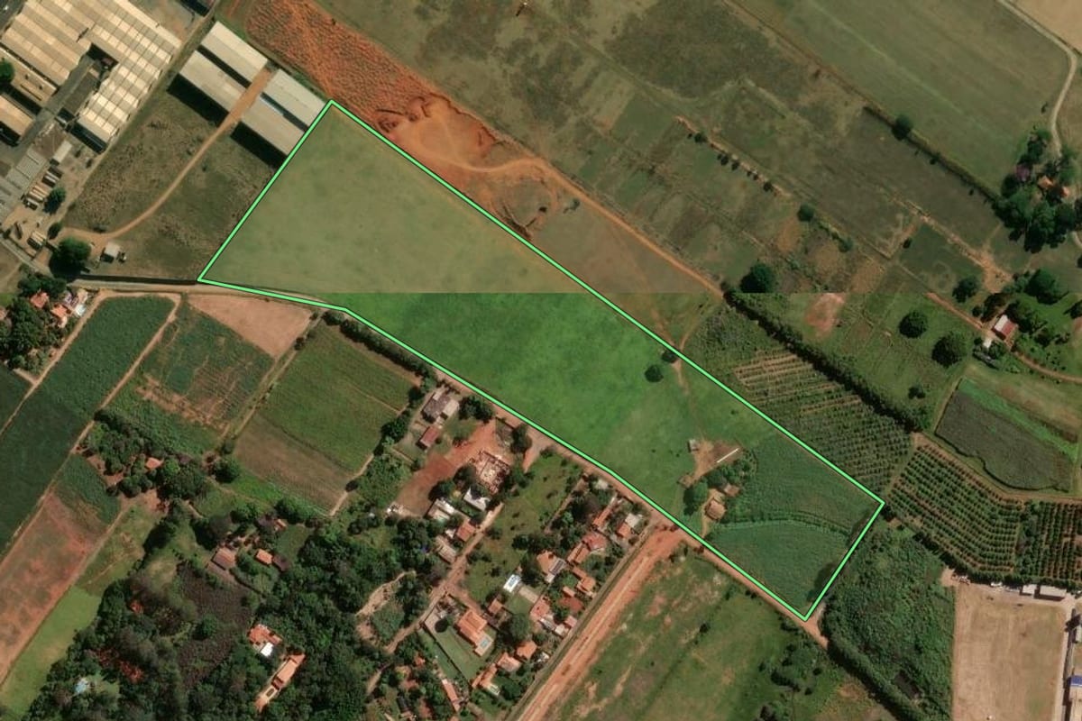 Imagem de satélite do imóvel rural em Cosmópolis (SP), com o contorno declarado no CAR desenhado por cima.