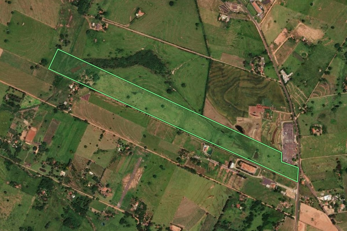 Imagem de satélite do imóvel rural em Dracena (SP), com o contorno declarado no CAR desenhado por cima.