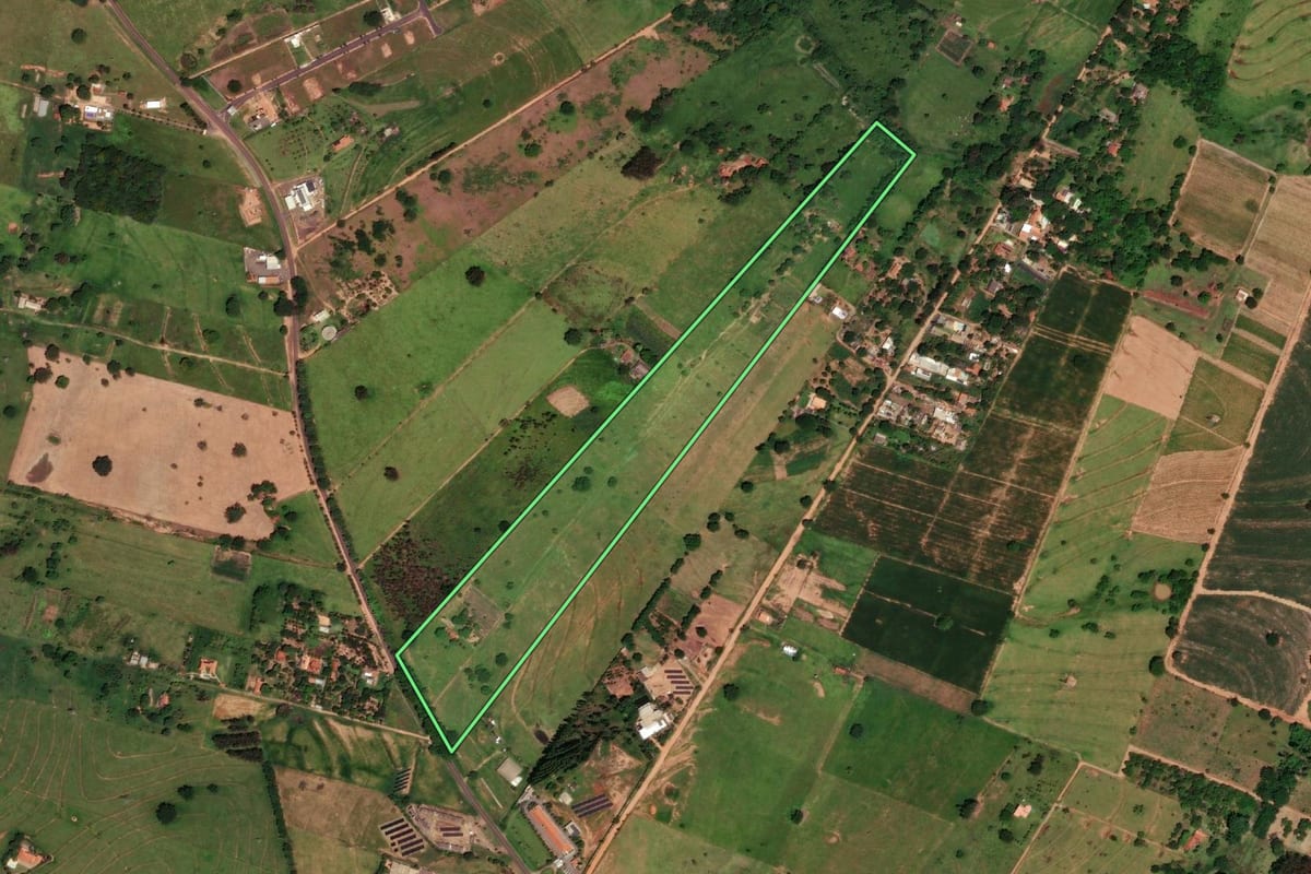 Imagem de satélite do imóvel rural em Dracena (SP), com o contorno declarado no CAR desenhado por cima.