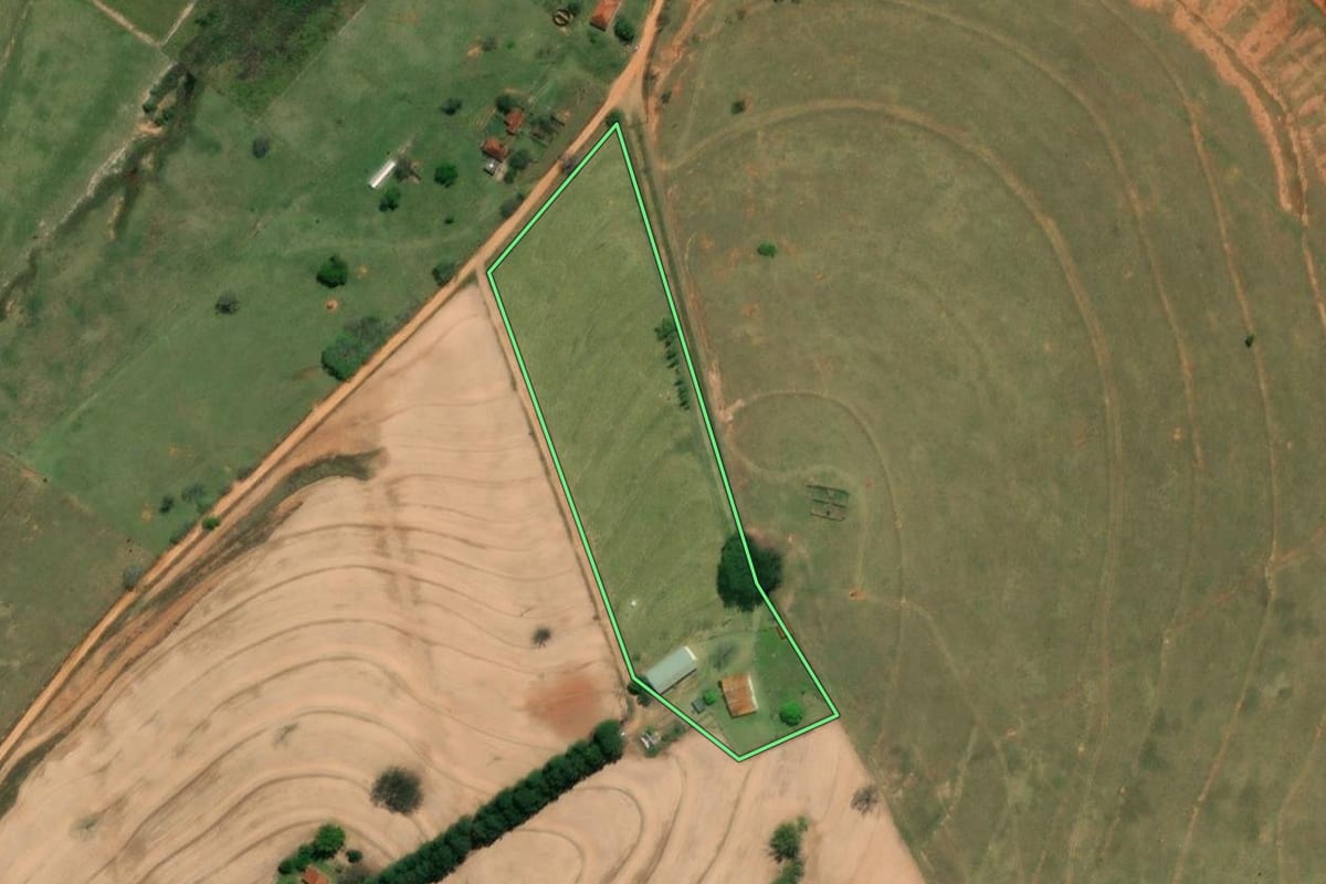 Imagem de satélite do imóvel rural em Duartina (SP), com o contorno declarado no CAR desenhado por cima.