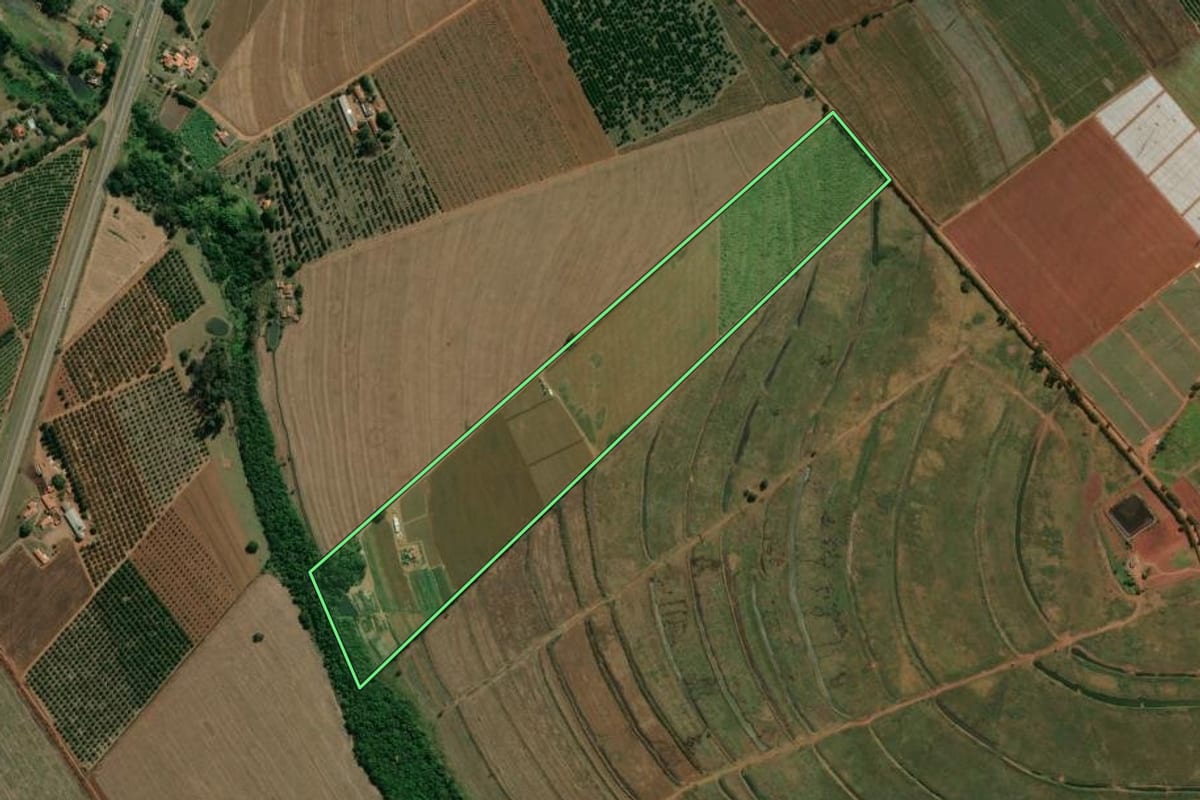 Imagem de satélite do imóvel rural em Engenheiro Coelho (SP), com o contorno declarado no CAR desenhado por cima.