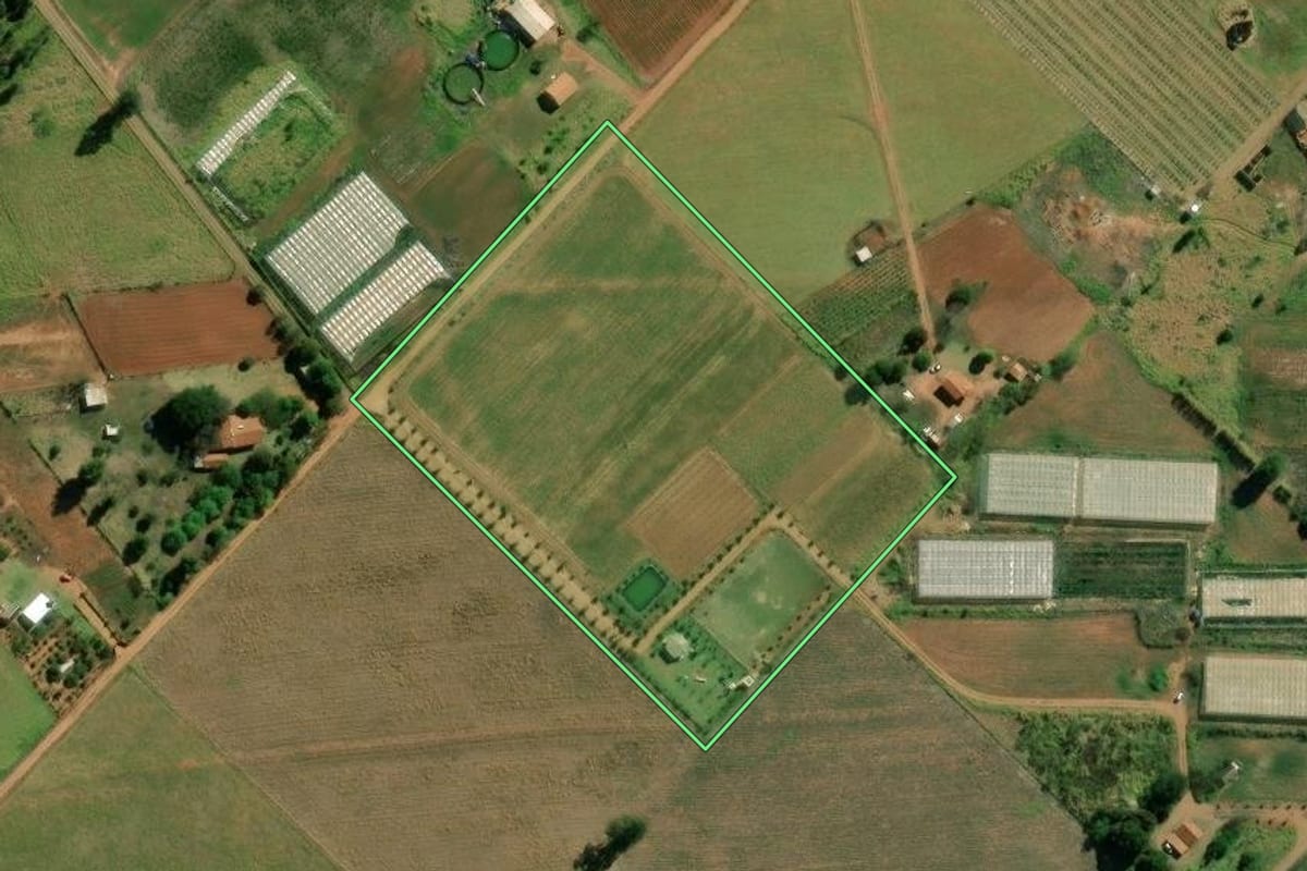 Imagem de satélite do imóvel rural em Espírito Santo do Turvo (SP), com o contorno declarado no CAR desenhado por cima.