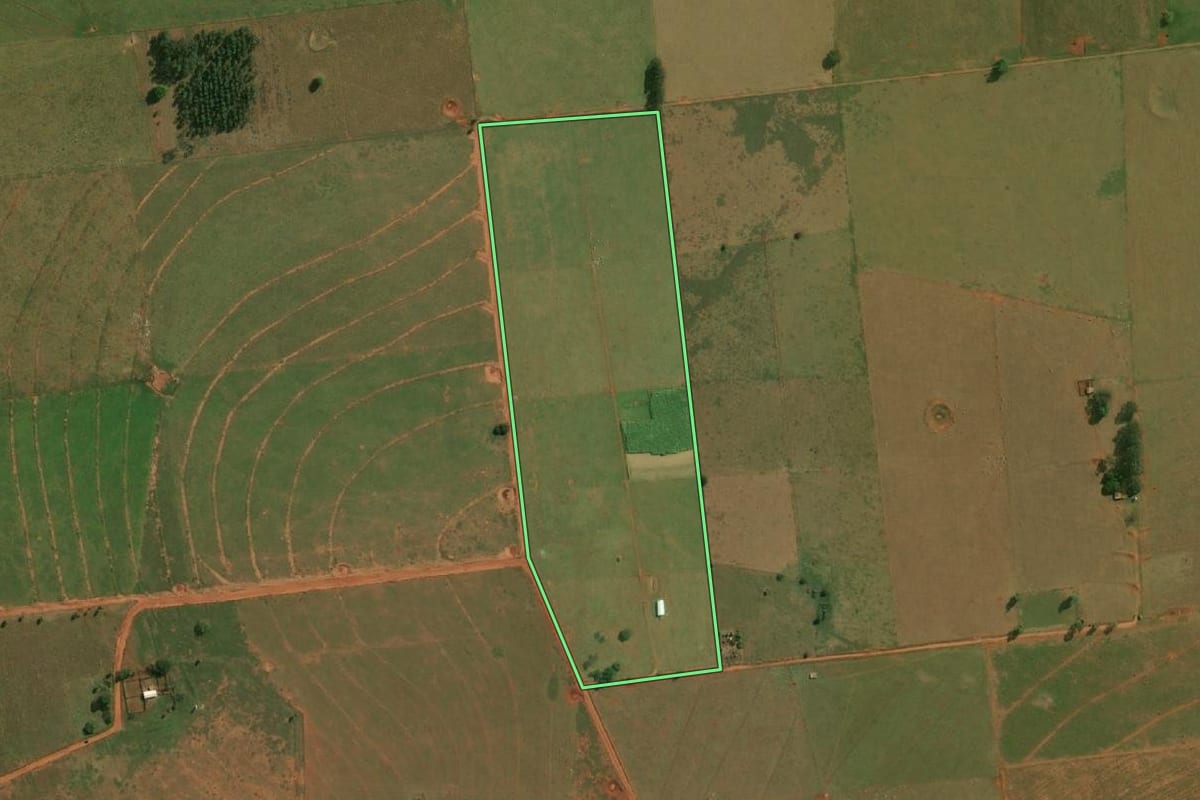 Imagem de satélite do imóvel rural em Euclides da Cunha Paulista (SP), com o contorno declarado no CAR desenhado por cima.