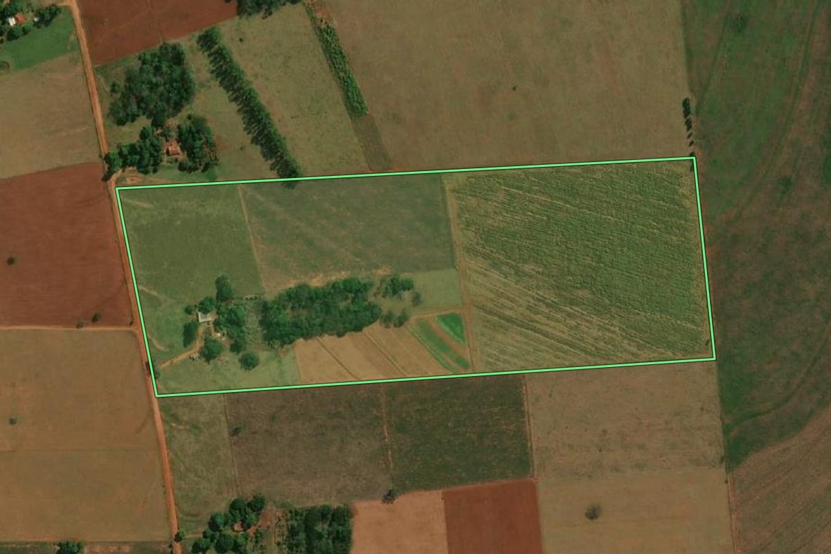 Imagem de satélite do imóvel rural em Euclides da Cunha Paulista (SP), com o contorno declarado no CAR desenhado por cima.