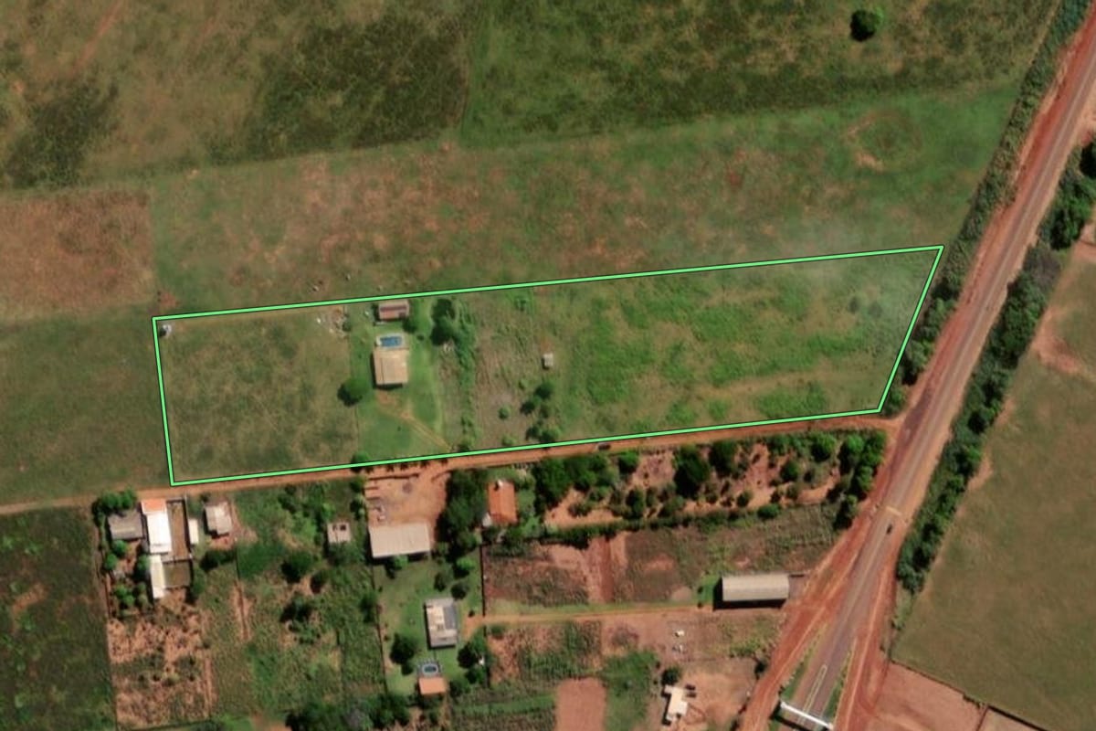 Imagem de satélite do imóvel rural em Euclides da Cunha Paulista (SP), com o contorno declarado no CAR desenhado por cima.