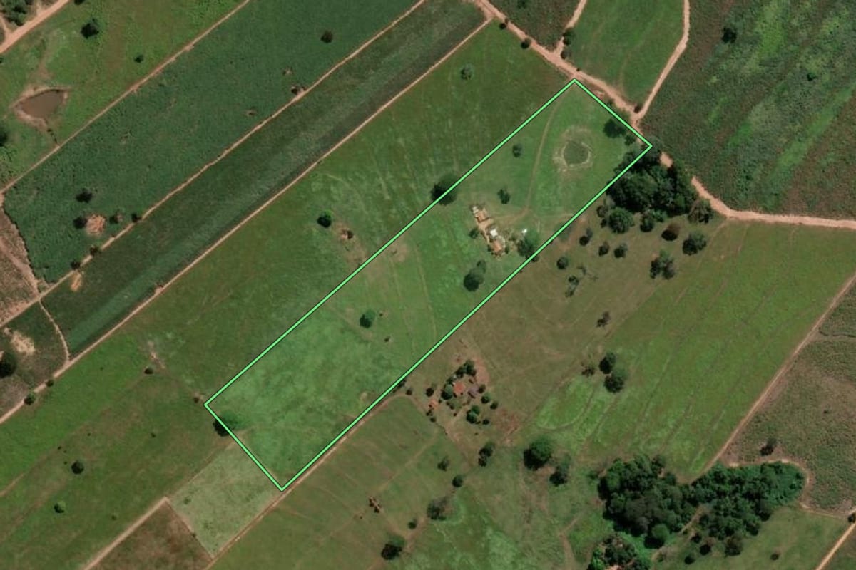 Imagem de satélite do imóvel rural em General Salgado (SP), com o contorno declarado no CAR desenhado por cima.